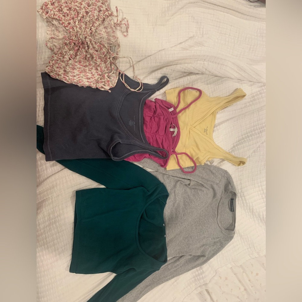 Cropped tank tops